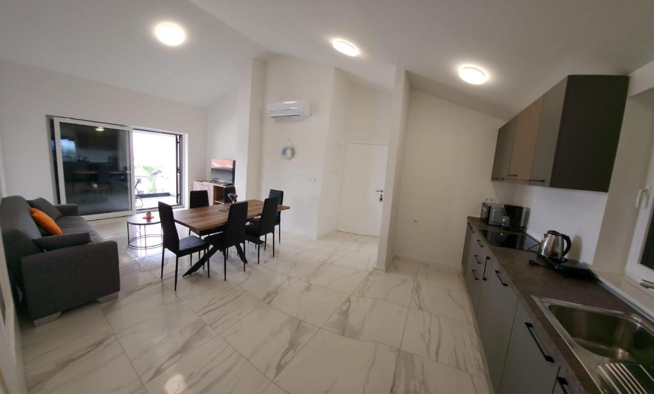 Apartmani M&L I M&J Malinska Exteriér fotografie