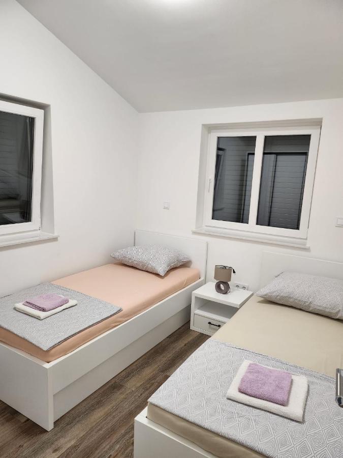 Apartmani M&L I M&J Malinska Exteriér fotografie
