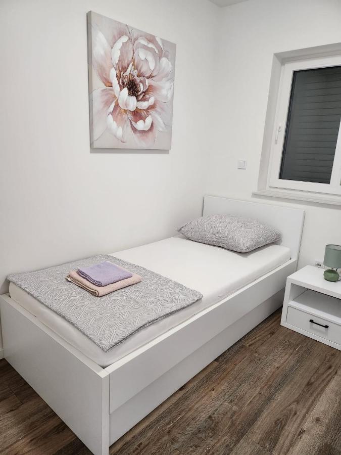 Apartmani M&L I M&J Malinska Exteriér fotografie